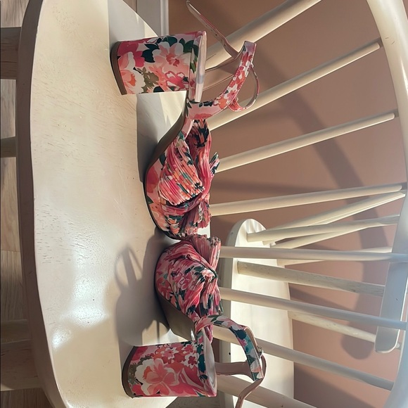 Kelly and Katie Floral Multicolor Heels - Picture 4 of 7